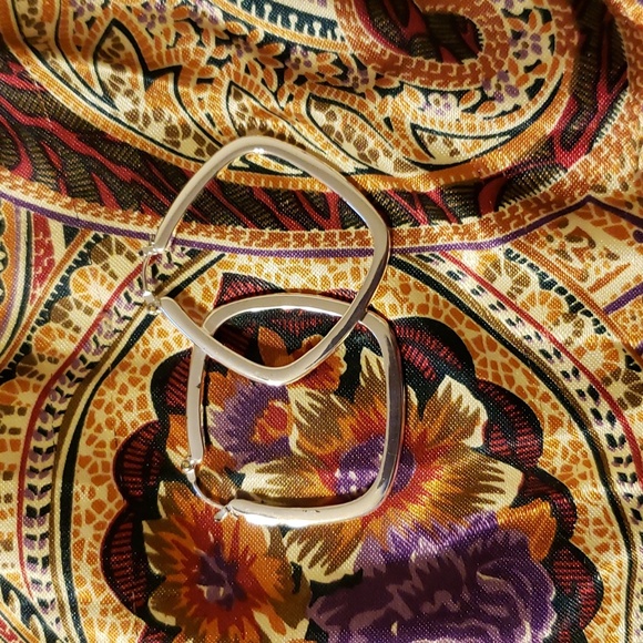 Diamond shape hoop - Picture 2 of 4